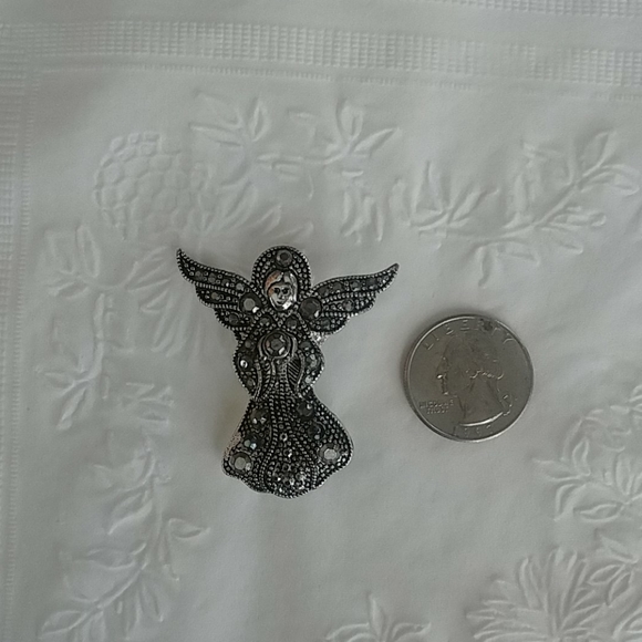 Angel Pin - Picture 4 of 4